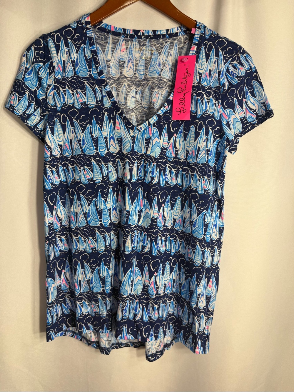 Lilly Pulitzer Navy V-Neck Sailboat Print Short Sleeve Tee size XS new w tags